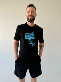 Футболка adidas чорна