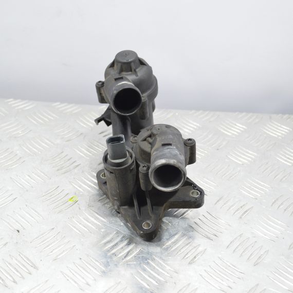 Корпус термостата 1.2 / 1.4 / 1.6 Volkswagen Golf Passat Polo 2001-2022 Корпус термостата Фольксваген Гольф Пасат Поло 03C121026AC | Зображення 1