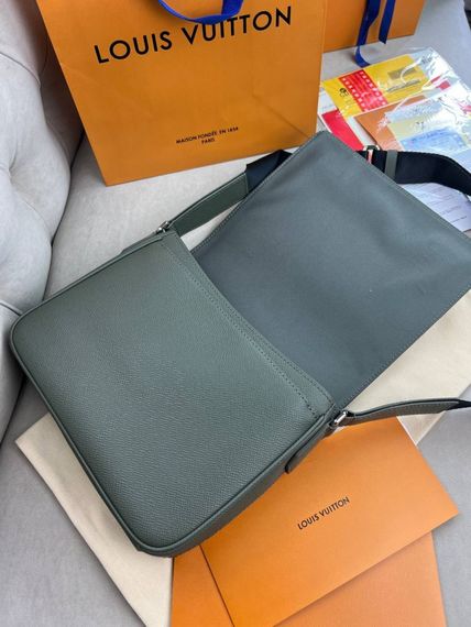 Месенджер хакi Louis Vuitton District PM Taiga Gray c848 | Зображення 4