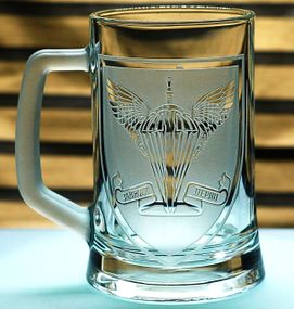 Пивной бокал 670 мл с гравировкой ДШВ подарок для военнослужащего кружка с логотипом Десантно-штурмовых войск