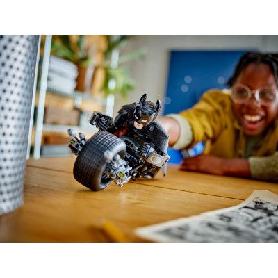 Конструктор LEGO Batman Фігурка Бетмена для складання і бетцикл (76273) | Зображення 4