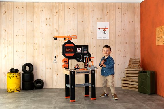 Дитячий ігровий набір Black and Decker майстерня з підйомним краном та машинкою 117х85х35см | Зображення 8