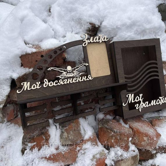Іменна медальниця Плавання з поличкою для кубків фоторамкою та коробом для грамот А4 дерево 39 см | Зображення 5