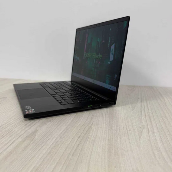 Ноутбук Razer Blade 14 2K 165Hz Ryzen 9 6900HX 16GB SSD 1TB RTX 3070Ti Б/В | Зображення 3
