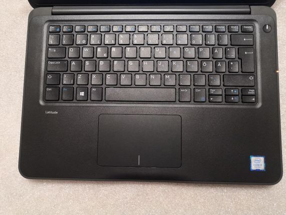 Ультрабук Dell Latitude 3380 / 13.3" (1366x768) TN Touch / Intel Core i5-7200U (2 (4) ядра по 2.5 - 3.1 GHz) / 8 GB DDR4 / 128 GB SSD / Intel HD Graphics 620 / WebCam б/у | Зображення 4