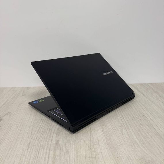 Игровой ноутбук Б-класс Gigabyte G6 KF / 16" (1920x1200) IPS / Intel Core i7-13620H (10 (16) ядер по 3.6 - 4.9 GHz) / 16 GB DDR4 / 512 GB SSD / nVidia GeForce RTX 4060, 8 GB GDDR6, 128-bit / WebCam б/у | Зображення 4
