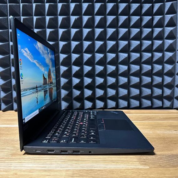 Ультрабук Б-класс Lenovo Thinkpad E495 / 14" (1366x768) TN / AMD Ryzen 3 3200U (2 (4) ядра по 2.6 - 3.5 GHz) / 8 GB DDR4 / 256 GB SSD / AMD Radeon RX Vega 3 / WebCam б/у | Зображення 5