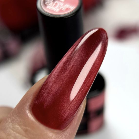 Гель-лак Crooz Wine Cat 4 (соковитий червоний із теплим відблиском) 8мл