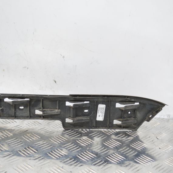 Направляюча заднього бампера права Volkswagen Golf V 2003-2009 універсал Кронштейн бампера задній правий Фольксваген 1K9807394 | Зображення 2