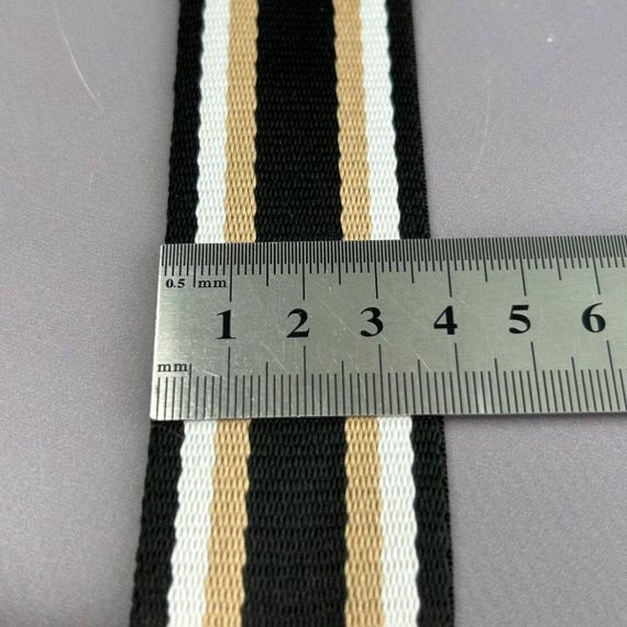 Стропа ремінна гладка 38 мм - чорна з бежевою смугою #1 | Зображення 1
