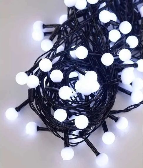 Новогодняя гирлянда Шарики 100LED 10 мм 6м черный провод белый