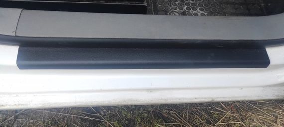 Накладки на дверні пороги (DDU, ABS-пластик) 4 шт, Мат для Volkswagen Caddy 2004-2010 рр | Зображення 7