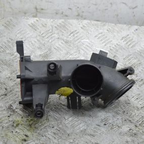 Патрубок повітряного фільтра 1.4 TSI Volkswagen Golf V 2003-2008 Трубка повітря Фольксваген Гольф 5 03C145861D