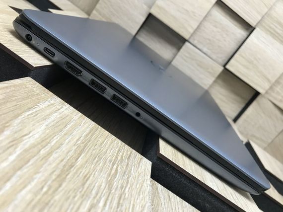 Ноутбук Б-класс Dell Vostro 5581 / 15.6" (1920x1080) IPS / Intel Core i5-8265U (4 (8) ядра по 1.6 - 3.9 GHz) / 8 GB DDR4 / 256 GB SSD M.2 / Intel UHD Graphics 620 / WebCam / HDMI / Windows 10 б/у | Зображення 4