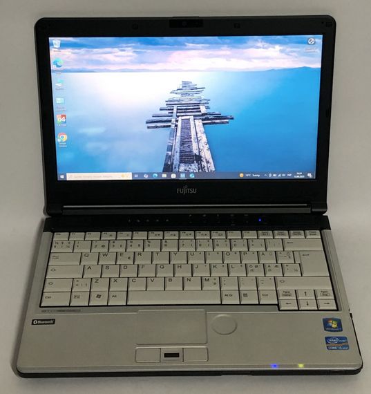 Ноутбук Fujitsu LifeBook S761 / 13.3" (1366x768) TN / Intel Core i5-2520M (2 (4) ядра по 2.5 - 3.2 GHz) / 8 GB DDR3 / 250 GB HDD / Intel HD Graphics 3000 / WebCam / DVD-ROM б/в | Зображення 1