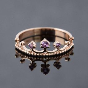 Кольцо корона из красного золота с аметистами 19.5