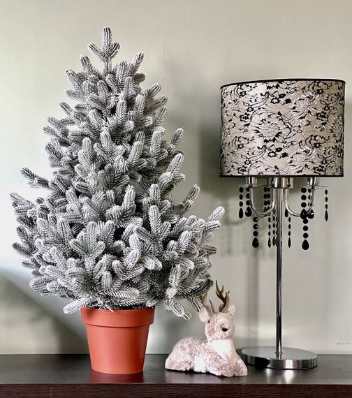 Ялинка Traditional лита в горщику 90 см засніжена новинка