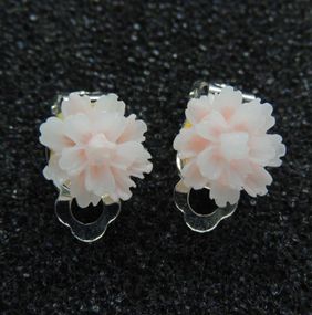 Кліпси сережки дитячі для вух без пробивання вуха Liresmina Jewelry сережки у вигляді квітки "Еклерчик" рожевий