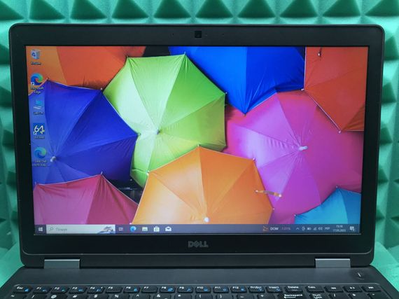 Ноутбук Б-класс Dell Latitude E5570 / 15.6" (1366x768) TN / Intel Core i5-6300U (2 (4) ядра по 2.4 - 3.0 GHz) / 8 GB DDR4 / 256 GB SSD / Intel HD Graphics 520 / WebCam / HDMI / Windows 10 лицензия б/у | Зображення 2