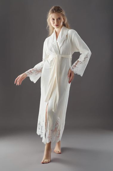 Женский халат Nusa 0383 длинный, велюровый с кружевом, кремовый 2XL