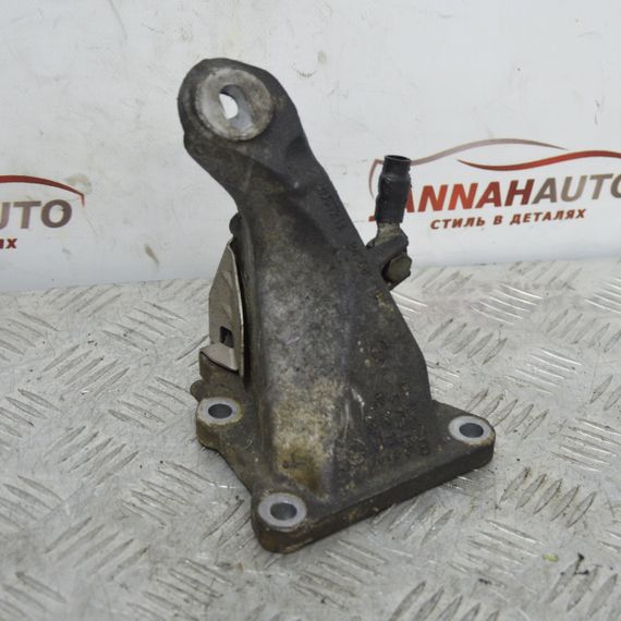 Кронштейн двигуна передній BMW 3 E46 2.0 b опора мотора БМВ е46 6753296