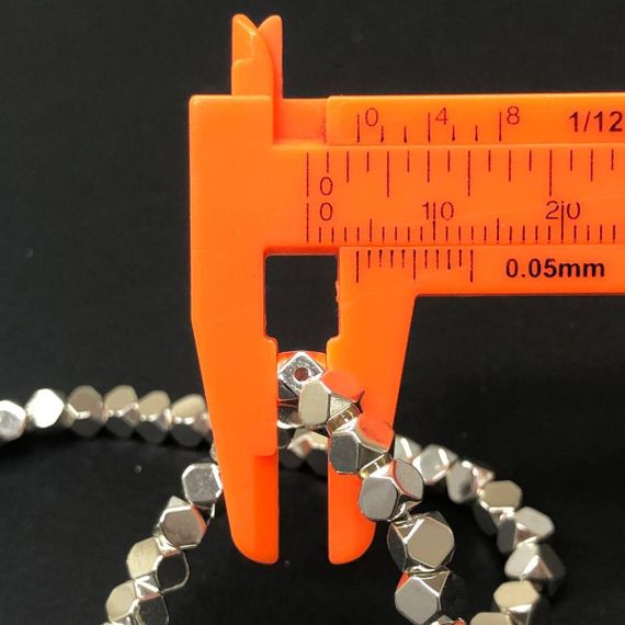 Намистини Гематит шестигранник 4х4 мм, (95 шт) - колір Срібло | Зображення 3