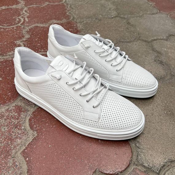 Чоловічі білі шкіряні кеди з перфорацією — тренд взуття | Зображення 5