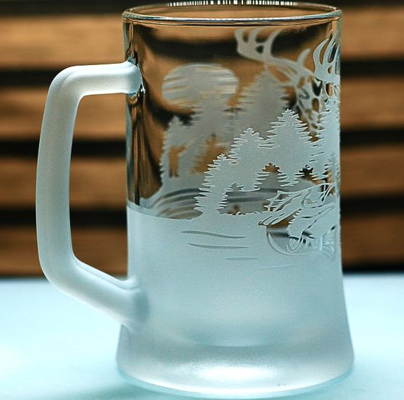 Пивний келих 670 мл для мисливця  кухоль з природою з гравіюванням  подарунок для рибалки | Зображення 1