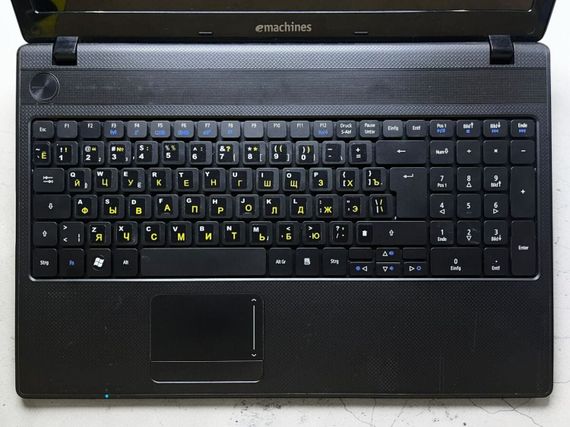 Ноутбук Б-класс Acer eMachines e729 / 15.6" (1366x768) TN / Intel Pentium P6200 (2 ядра по 2.13 GHz) / 4 GB DDR3 / 120 GB SSD / Intel HD Graphics / WebCam б/у | Зображення 2