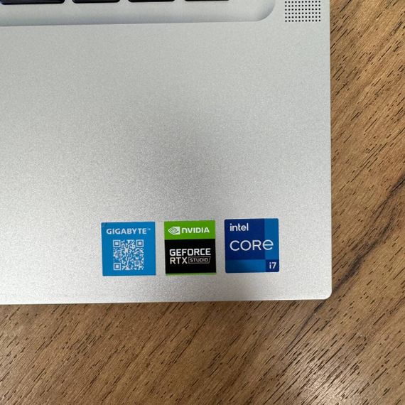 Ігровий ноутбук Gigabyte Aero 16 XE4 / 16" (3840x2400) OLED / Intel Core i7-12700H (14 (20) ядер по 3.5 - 4.7 GHz) / 16 GB DDR4 / 1000 GB SSD / nVidia GeForce RTX 3070 Ti, 8 GB GDDR6, 256-bit / WebCam б/в | Зображення 7