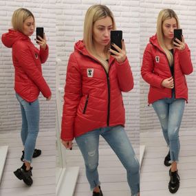 Жіноча демісезонна куртка з емблемою, арт.210/7, червоний