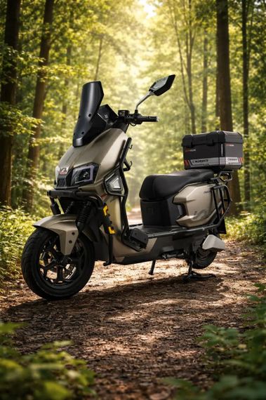 Електроскутер 2000W V-1 LFP 76.8 V 30 Ah LiFePO4, запас ходу 80 км, міський електроскутер з кофром Зелений