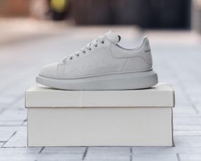 Кросівки замшеві Alexander McQueen Light Grey / Маквіни замшеві cвітло сірі з сірою підошвою