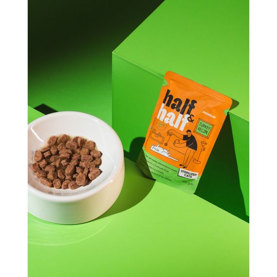 Корм влажный Half&amp;Half для стерилизованных кошек, кусочки с индейкой в желе в форме пауча, 100 г | Зображення 3