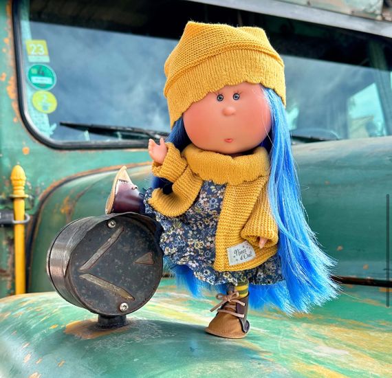 Лялька Міа Іспанська Вінілова Велика Дівчинка з Синім Волоссям Mia Україна Nines d`Onil 30 см | Зображення 6