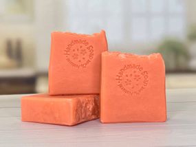 Мило з нуля "Рожева півонія" з білою глиною, оліями авокадо та Ши