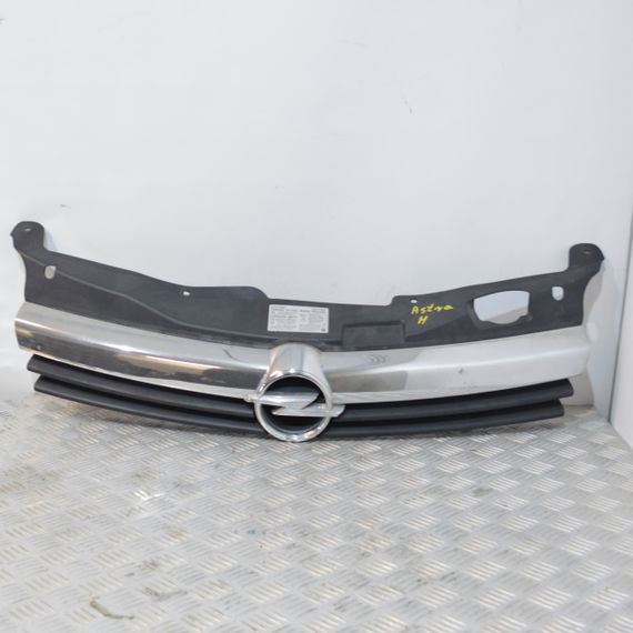 Решітка радіатора Opel Astra H 2004-2009 Решітка переднього бампера Опель Астра Н 13241961 13241963