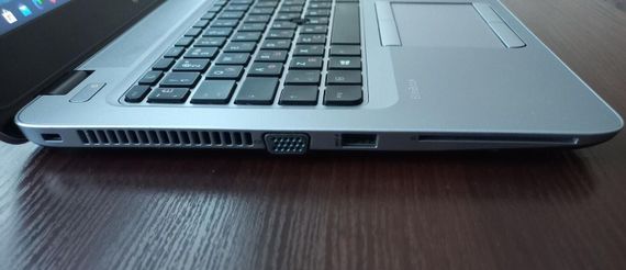Ультрабук Б-класс HP EliteBook 840 G3 / 14" (1920x1080) TN / Intel Core i5-6300U (2 (4) ядра по 2.4 - 3.0 GHz) / 8 GB DDR4 / 256 GB SSD M.2 / Intel HD Graphics 520 / WebCam / Win 10 Pro б/у | Зображення 2