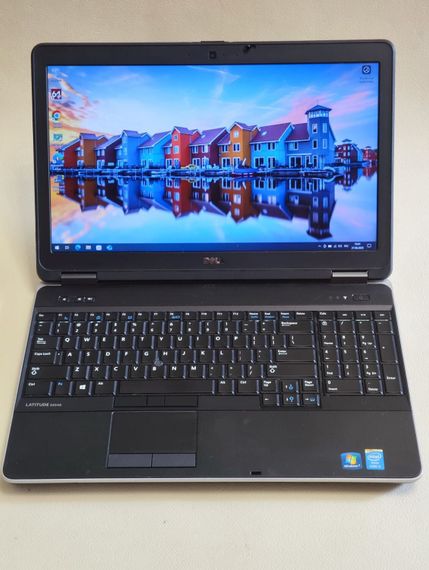 Ноутбук Dell Latitude E6540 / 15.6" (1920x1080) TN / Intel Core i5-4300M (2 (4) ядра по 2.6 - 3.3 GHz) / 8 GB DDR3 / 256 GB SSD / Intel HD Graphics 4600 / WebCam / DVD-ROM б/у | Зображення 1