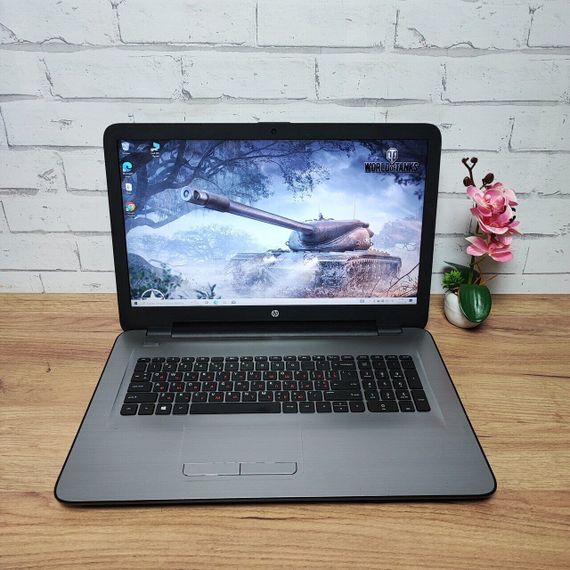 Ноутбук Б-класс HP 17-y020nd / 17.3" (1600x900) TN / AMD A8-7410 (4 ядра по 2.2 - 2.5 GHz) / 8 GB DDR3 / 256 GB SSD / AMD Radeon R5 Graphics / WebCam / DVD-ROM б/у | Зображення 1