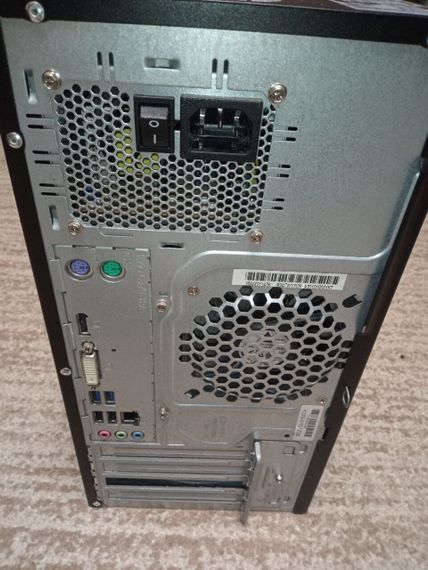 ПК Б-клас Fujitsu Esprimo P556 E90+ Tower / Intel Pentium G4400 (2 ядра по 3.3 GHz) / 4 GB DDR4 / 120 GB SSD / Intel HD Graphics 510 б/в | Зображення 2
