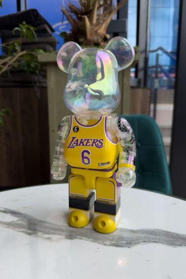 Bearbrick Bodega NBA Los Angeles Lakers  дизайнерська статуетка ведмідь Беарбрік 28 см mb022 жовта | Зображення 1