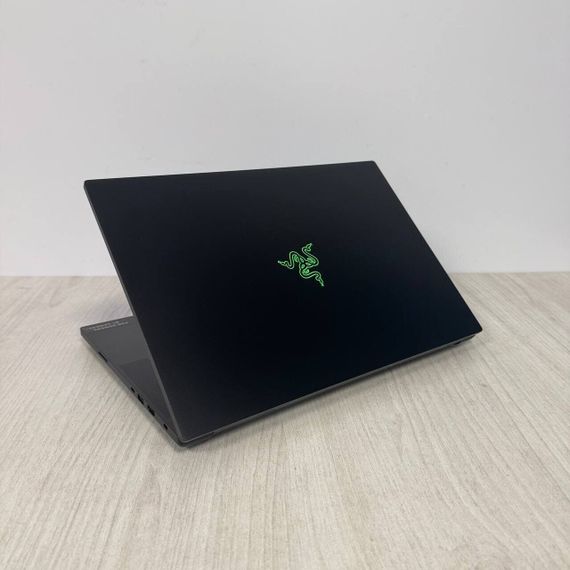 Ігровий ноутбук Razer Blade 16 RZ09-0510 / 16" (2560x1600) IPS / Intel Core i9-14900HX (24 (32) ядер по 2.2 - 5.8 GHz) / 32 GB DDR5 / 1000 GB SSD M.2 / nVidia GeForce RTX 4080, 12 GB GDDR6, 192-bit / WebCam б/в | Зображення 6