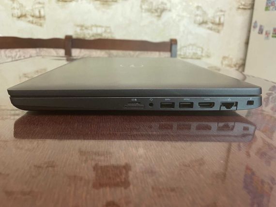 Ноутбук Dell Latitude 5500 / 15.6" (1920x1080) IPS / Intel Core i7-8550U (4 (8) ядра по 1.8 - 4.0 GHz) / 16 GB DDR4 / 256 GB SSD / Intel UHD Graphics 620 / WebCam б/в | Зображення 5