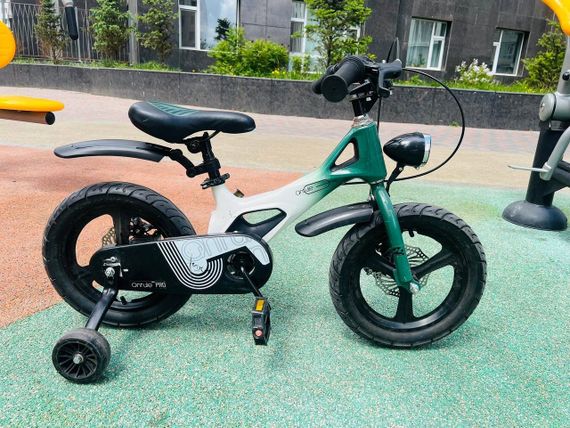 Детский двухколёсный магниевый велосипед CRUISER ICONIC 18” с дисковыми тормозами | Зображення 2