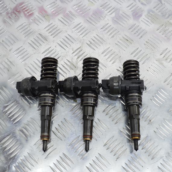 Насос форсунка Skoda Fabia, Octavia Roomster 1.9 TDI Шкода Фабія Октавія Румстер 0414720213 038130073AQ