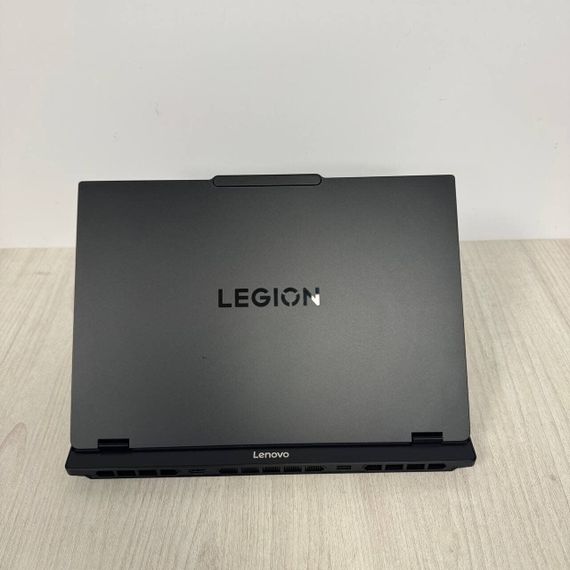 Игровой ноутбук Lenovo Legion 5 15IRX10 / 15.6" (2560x1440) OLED / Intel Core i7-13650HX (14 (20) ядер по 2.6 - 4.9 GHz) / 32 GB DDR5 / 1000 GB SSD / nVidia GeForce RTX 5060, 8 GB GDDR7, 128-bit / WebCam б/у | Зображення 7
