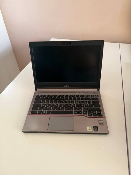 Ноутбук Б-класс Fujitsu LifeBook E734 / 13.3" (1920x1080) TN / Intel Core i5-4210M (2 (4) ядра по 2.6 - 3.2 GHz) / 8 GB DDR3 / 128 GB SSD / Intel HD Graphics 4600 / WebCam / Windows 10 б/у | Зображення 2