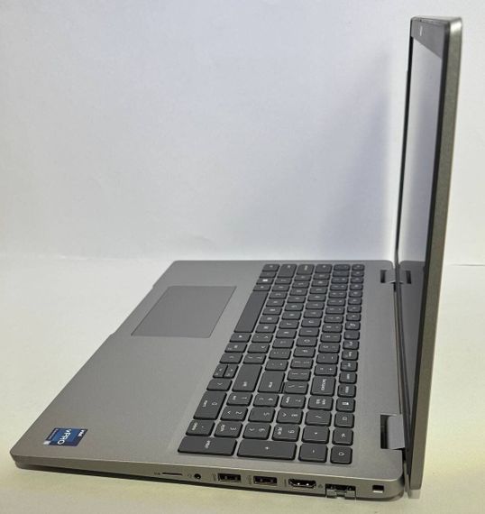 Ультрабук Dell Latitude 5530 / 15.6" (1920x1080) IPS / Intel Core i5-1235U (10 (12) ядер по 1.3 - 4.4 GHz) / 16 GB DDR4 / 256 GB SSD / Intel Iris Xe Graphics / WebCam / HDMI б/у | Зображення 6