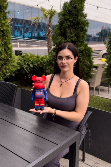 Фигурка Bearbrick FCB дизайнерська статуетка ведмідь Беарбрік 28 см mb039 червоний с синім | Зображення 1